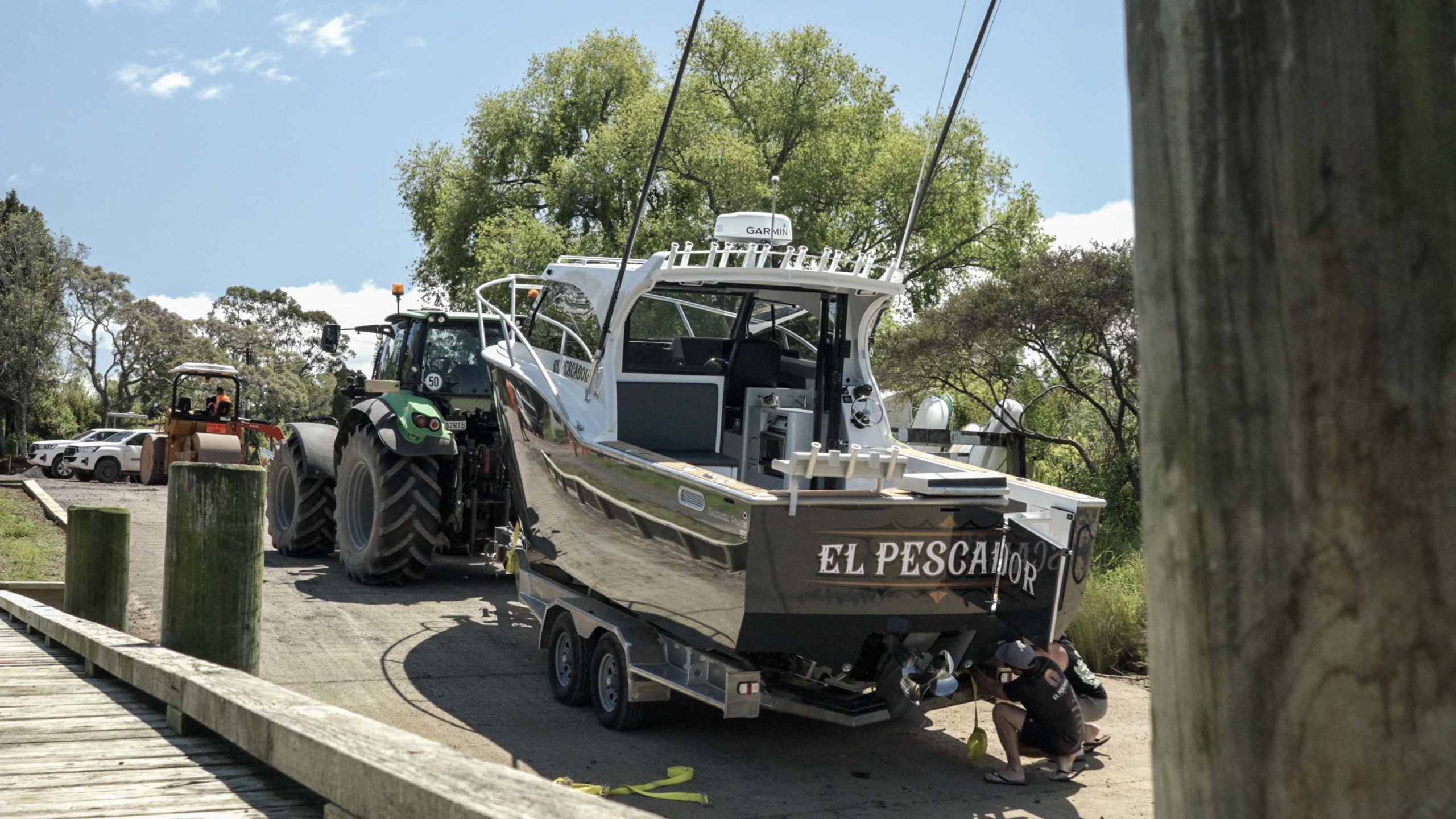 Makaira 925 at boat ramp